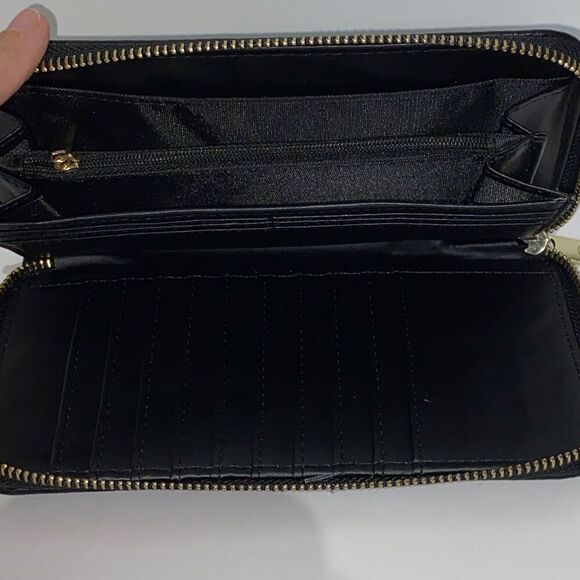 Adienne Vittadini Black Card wallet zippered 4x8 - Picture 4 of 8